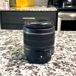 Canon Zoom Lens EF-S 18-55mm